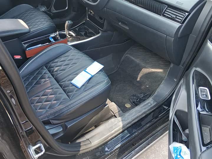 Фото 8 - Mitsubishi Outlander