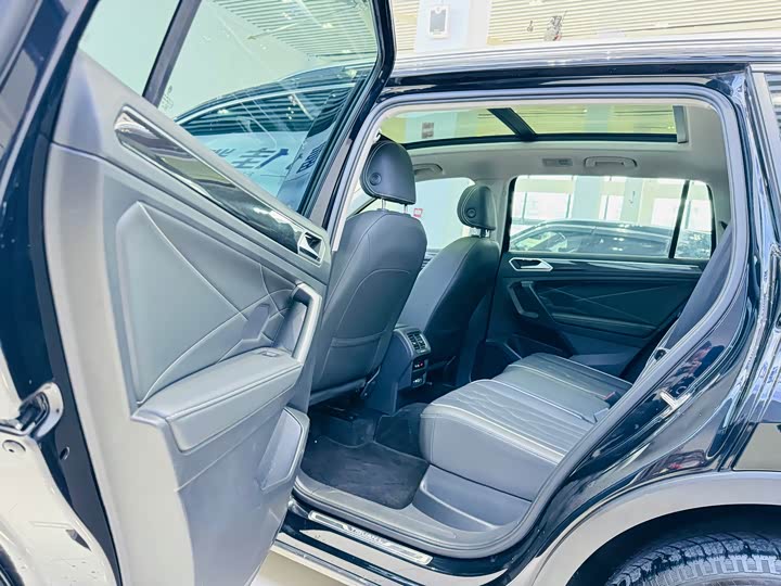 Фото 7 - Volkswagen Tiguan L Pro