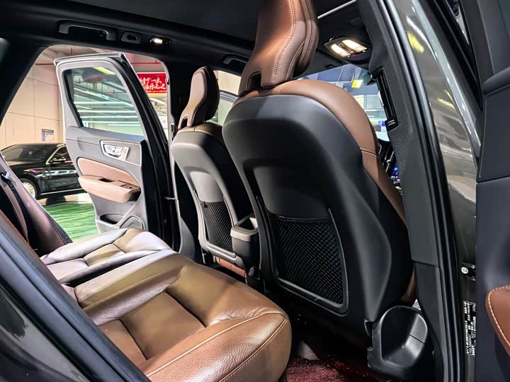 Фото 7 - Volvo XC60