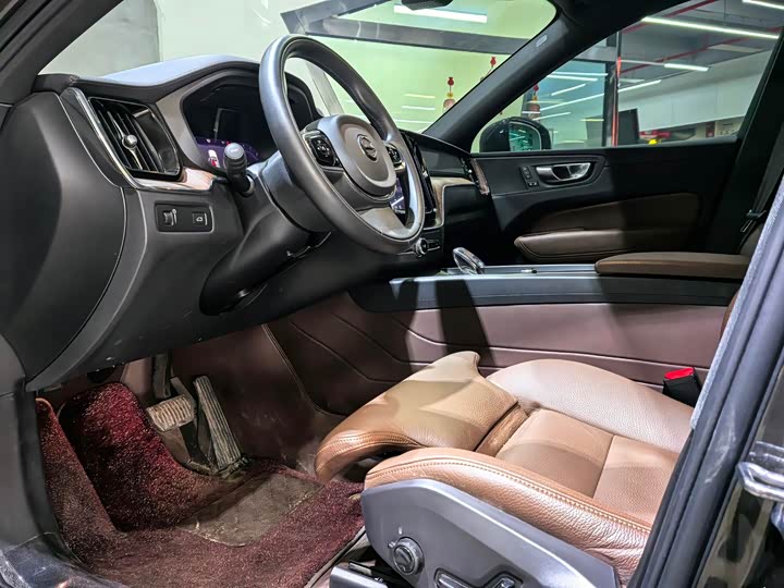 Фото 9 - Volvo XC60