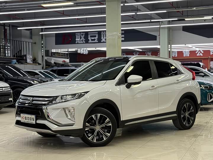 Фото 1 - Mitsubishi Eclipse Cross