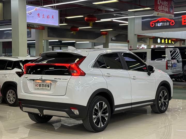 Фото 2 - Mitsubishi Eclipse Cross
