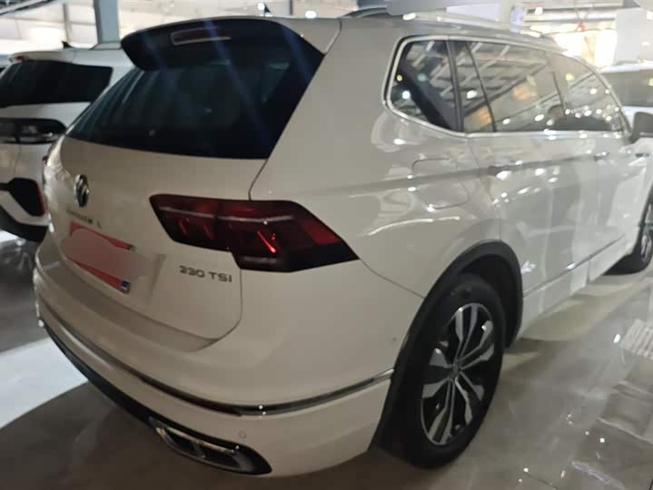 Фото 3 - Volkswagen Tiguan L Pro