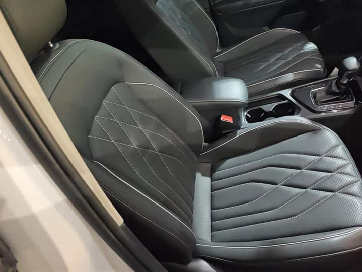 Фото 8 - Volkswagen Tiguan L Pro