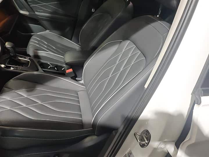 Фото 9 - Volkswagen Tiguan L Pro