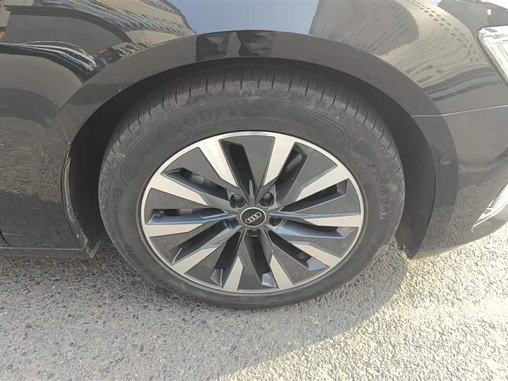 Фото 6 - Audi A6L