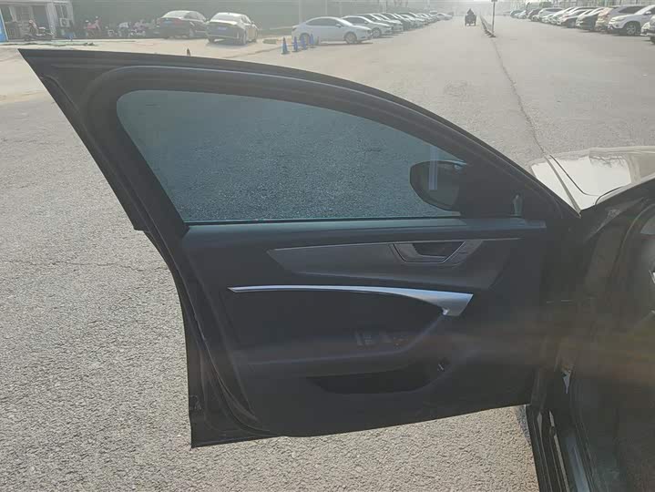 Фото 7 - Audi A6L