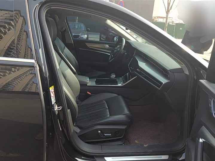 Фото 8 - Audi A6L