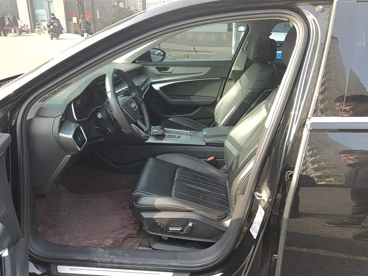 Фото 9 - Audi A6L