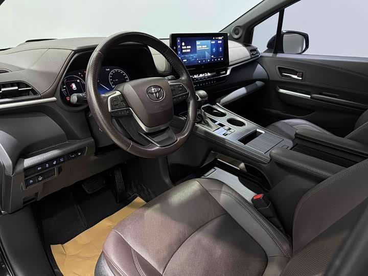 Фото 3 - Toyota Sienna