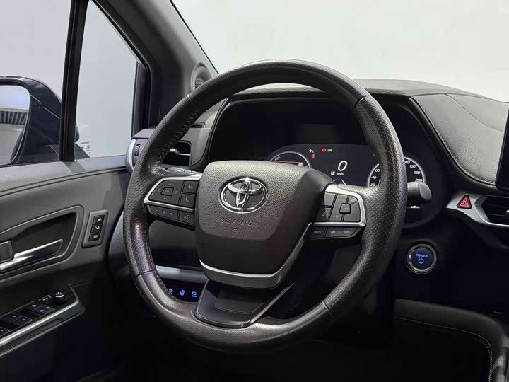 Фото 4 - Toyota Sienna