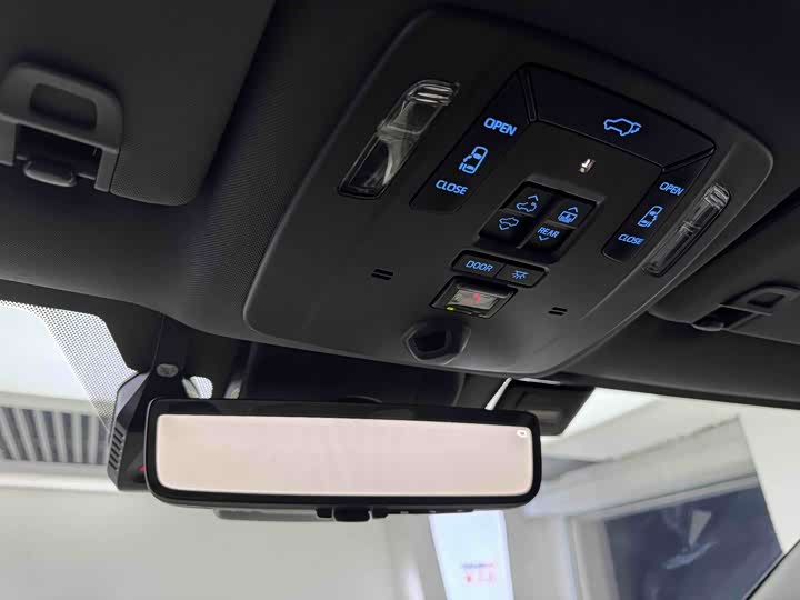 Фото 7 - Toyota Sienna