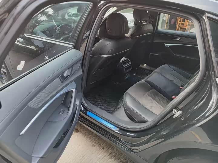 Фото 7 - Audi A6L