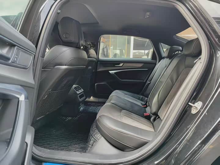 Фото 8 - Audi A6L