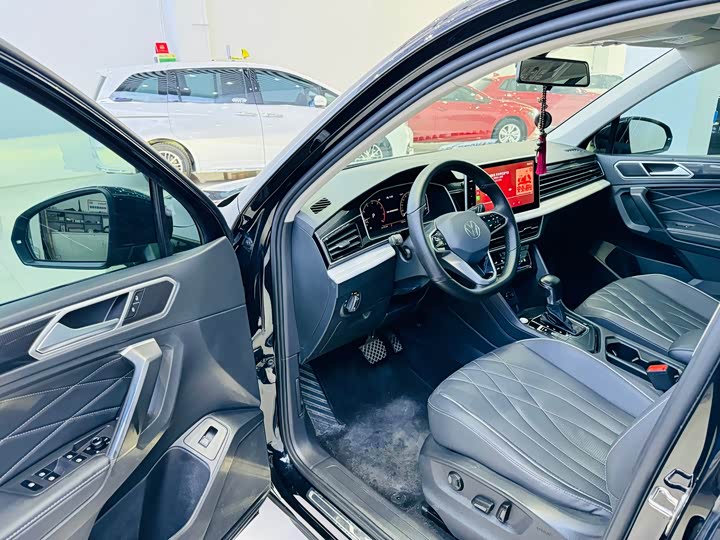 Фото 6 - Volkswagen Tiguan L Pro