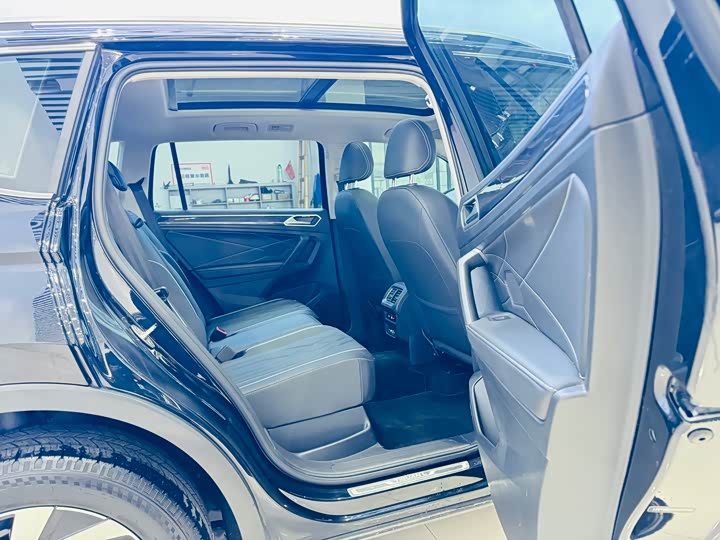 Фото 8 - Volkswagen Tiguan L Pro