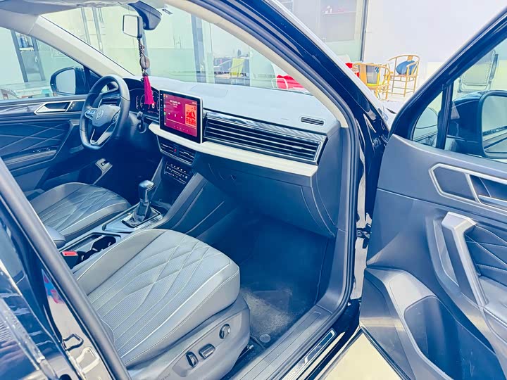 Фото 9 - Volkswagen Tiguan L Pro