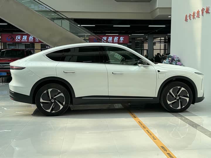 Фото 8 - Nio EC7