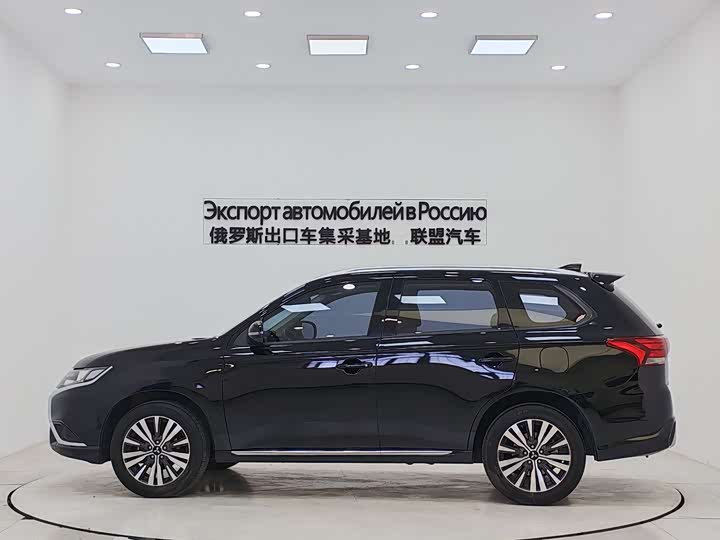 Фото 4 - Mitsubishi Outlander