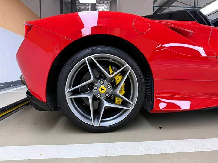 Фото 6 - Ferrari F8