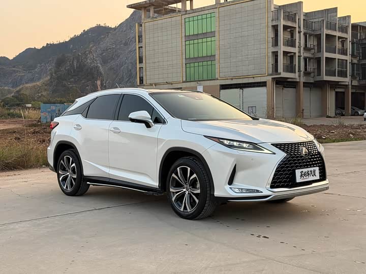 Фото 3 - Lexus RX
