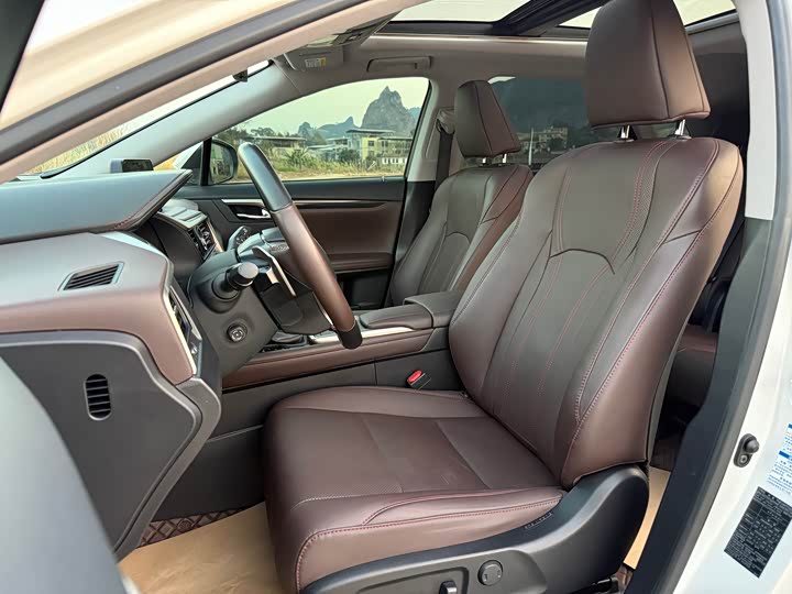 Фото 5 - Lexus RX