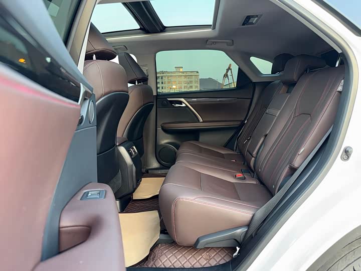 Фото 6 - Lexus RX