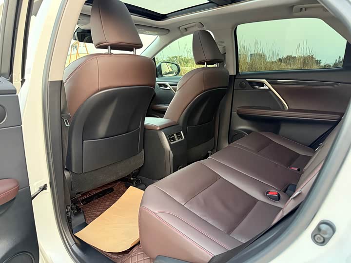 Фото 8 - Lexus RX