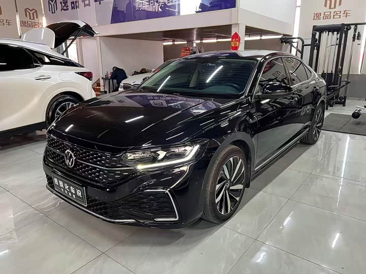 Фото 1 - Volkswagen Passat