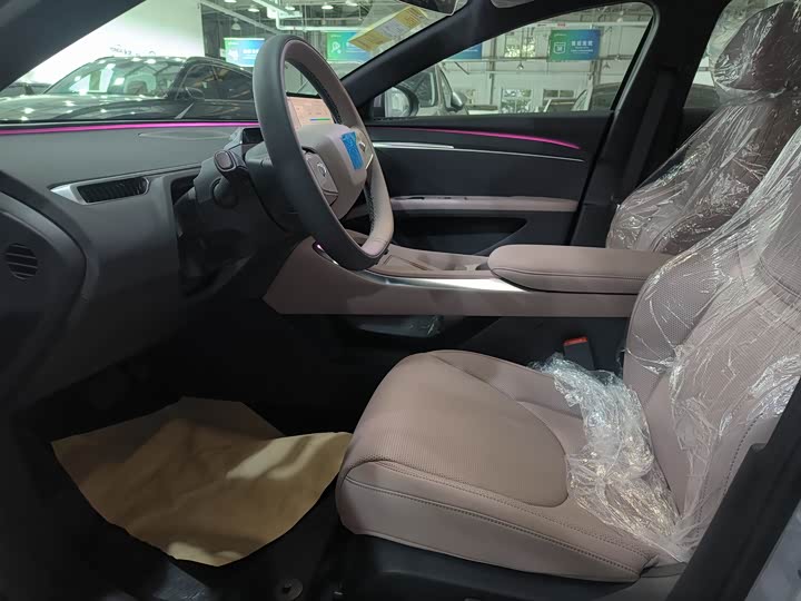 Фото 9 - XPeng Mona M03