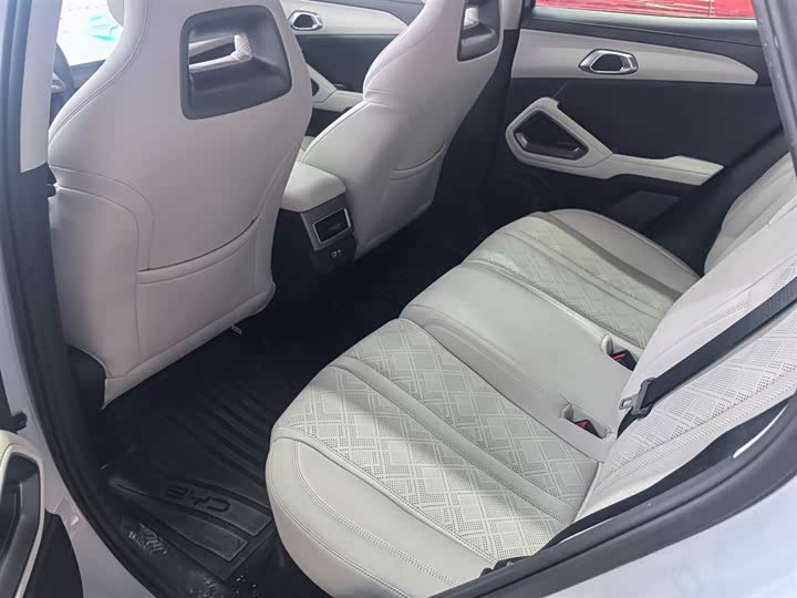 Фото 3 - BYD Yuan Up