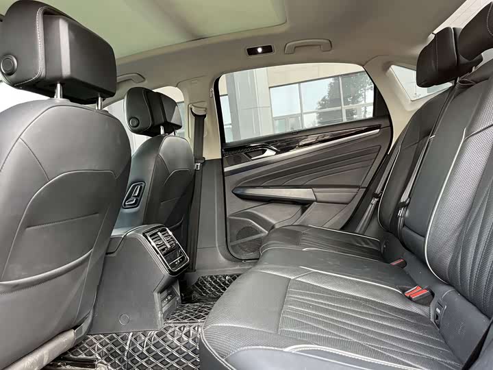 Фото 9 - Volkswagen Passat