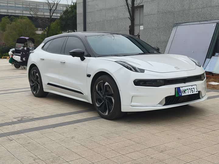 Фото 1 - Zeekr 001