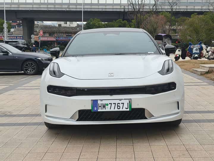 Фото 2 - Zeekr 001