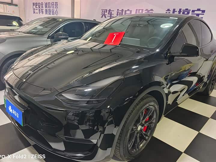 Фото 1 - Tesla Model Y