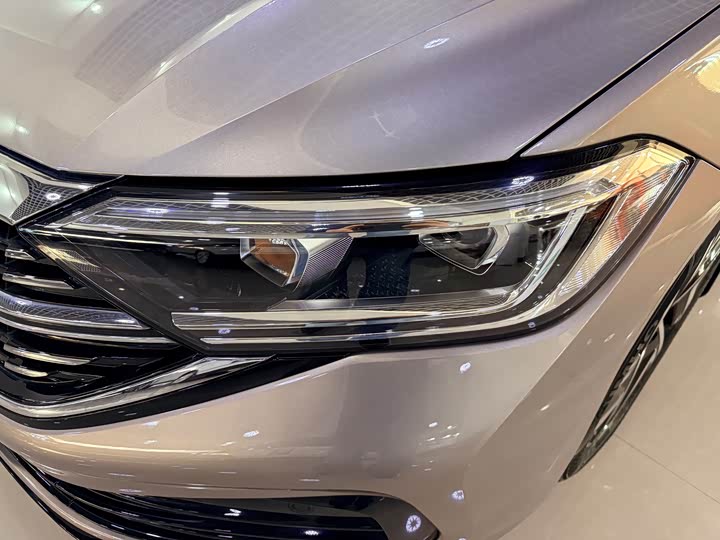 Фото 3 - Volkswagen Sagitar L