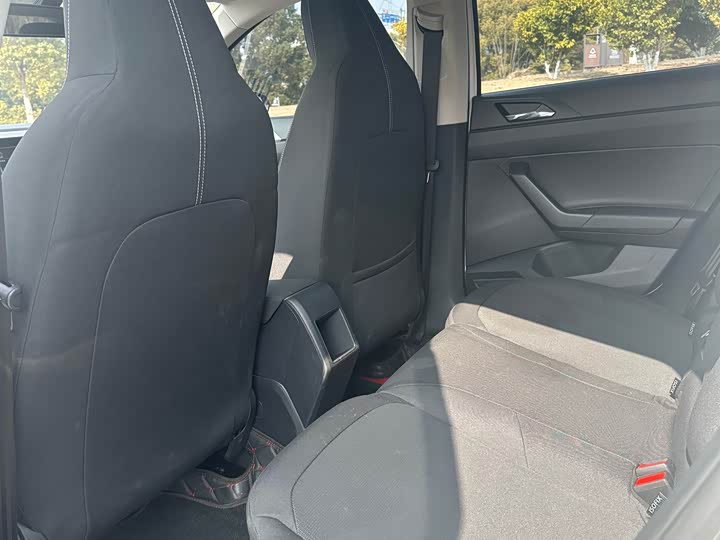 Фото 8 - Volkswagen Polo