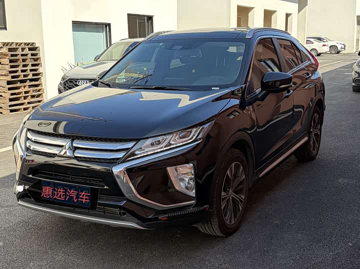 Фото 1 - Mitsubishi Eclipse Cross
