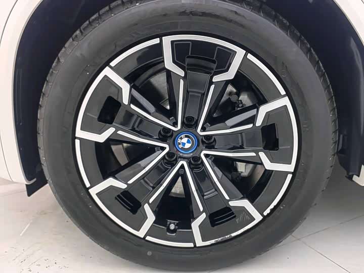 Фото 6 - BMW iX3