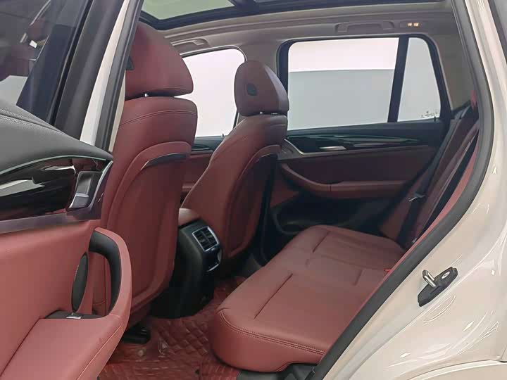 Фото 8 - BMW iX3