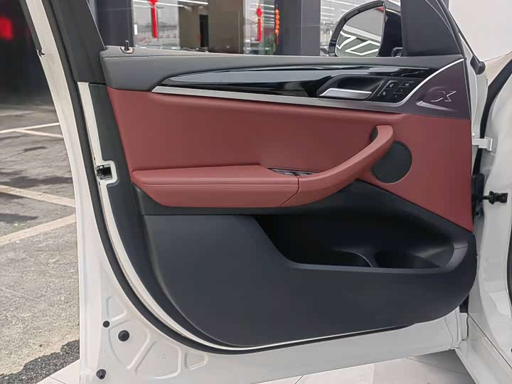 Фото 9 - BMW iX3