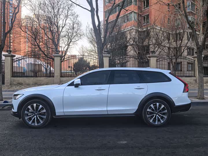 Фото 2 - Volvo V90