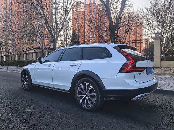 Фото 4 - Volvo V90