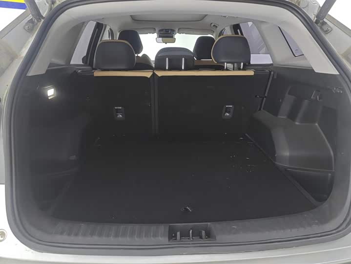 Фото 4 - Geely Atlas L