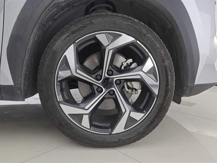 Фото 6 - Geely Atlas L