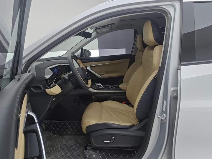 Фото 9 - Geely Atlas L