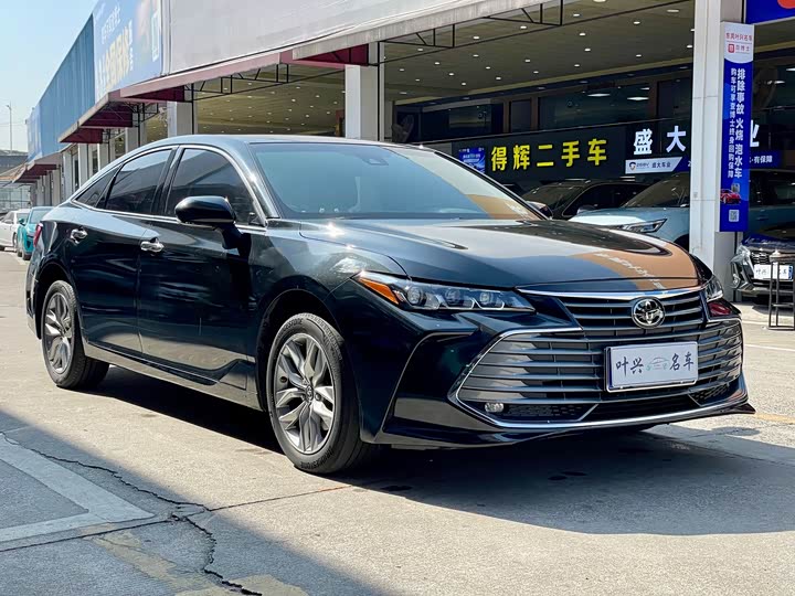 Фото 3 - Toyota Avalon