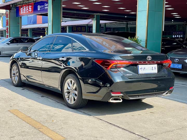 Фото 9 - Toyota Avalon