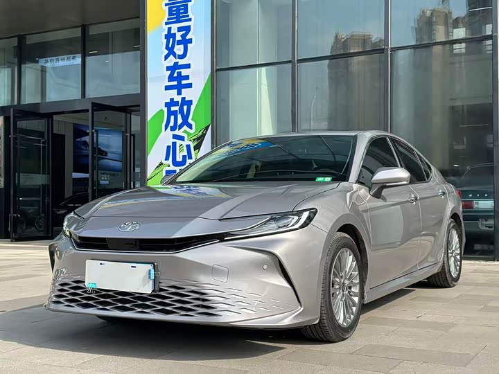 Фото 1 - Toyota Camry