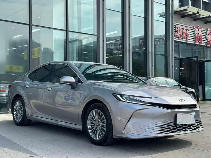 Фото 3 - Toyota Camry